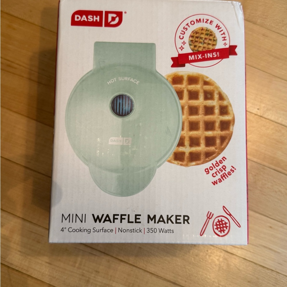 Dash Mini Waffle Maker in Mint Green
